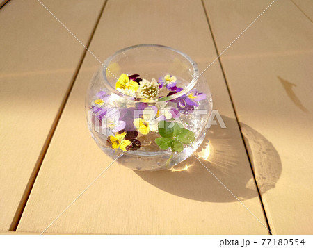 浮かせ花の写真素材