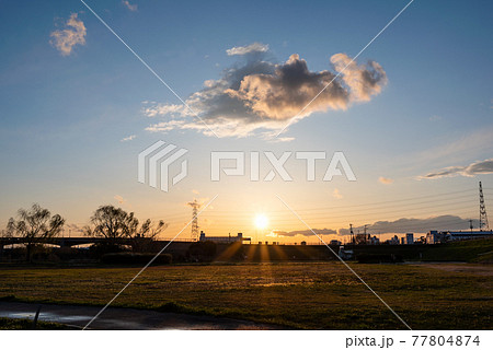 切ない 空 夕日の写真素材