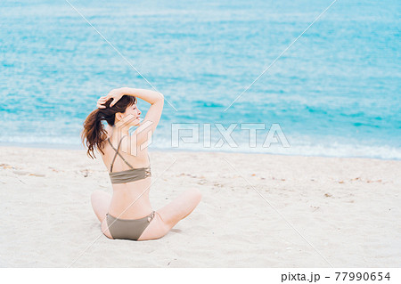 白ビキニの写真素材