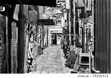 飲み屋街のイラスト素材