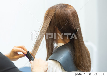 ヘアアイロン 茶髪の写真素材