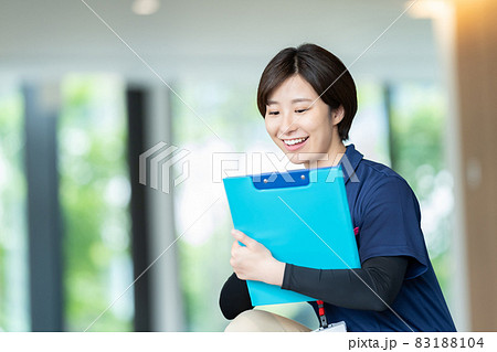 中腰の写真素材