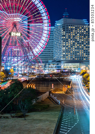 横浜 ライトアップ 冬 みなとみらいの写真素材