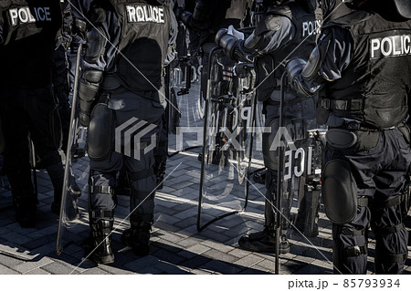 警察官 行進 警視庁 機動隊の写真素材