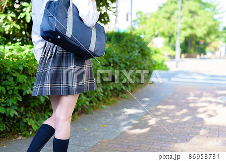 女子高生 足元 学生の写真素材