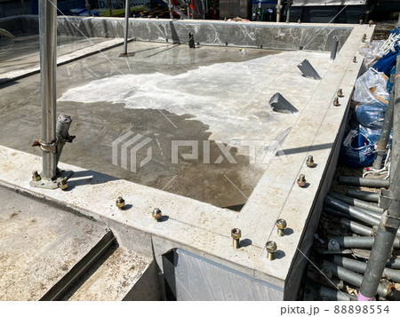 アパート建設の基礎工事現場のイメージ