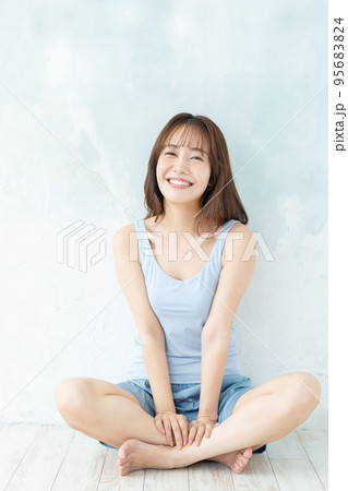 かわいい　中学生裸足 