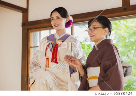 介添 オファー 人 着物