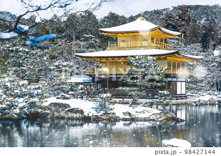 金閣寺 雪 京都の写真素材 - PIXTA