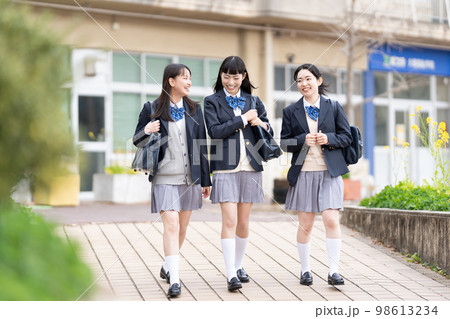 ミニスカート 女子高生の写真素材 - PIXTA