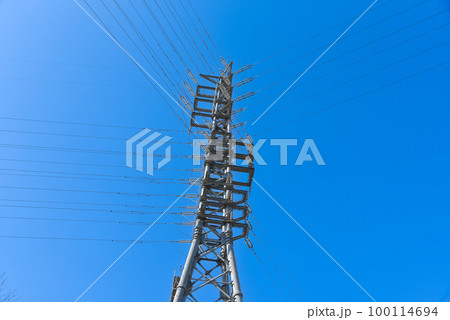 高圧電線の鉄塔のイメージ