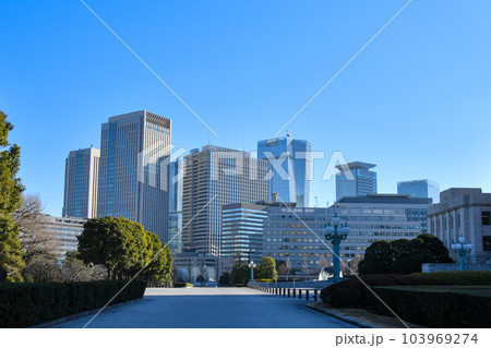 霞ヶ関のビル群のイメージ