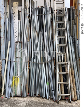 電気工事施工会社の資材置き場のイメージ