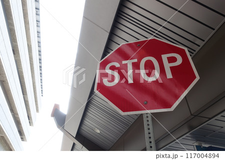 道路標識 stop アメリカの写真素材 - PIXTA