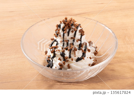 チョコソース 皿の写真素材 - PIXTA